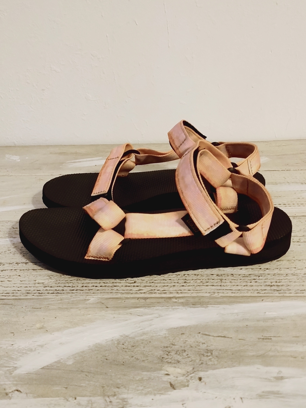 Teva Original Universal Sandals  Size 8Pink Tie Dye Outdoor Hiking Comfort Beach